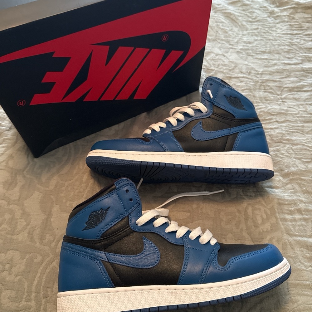 Air Jordan 1 high Retro “Royal”